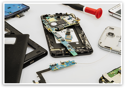 phone repair-sprt-1 what the inside of an iPhone looks like. How much does it cost to repair an iPhone? well that depends.