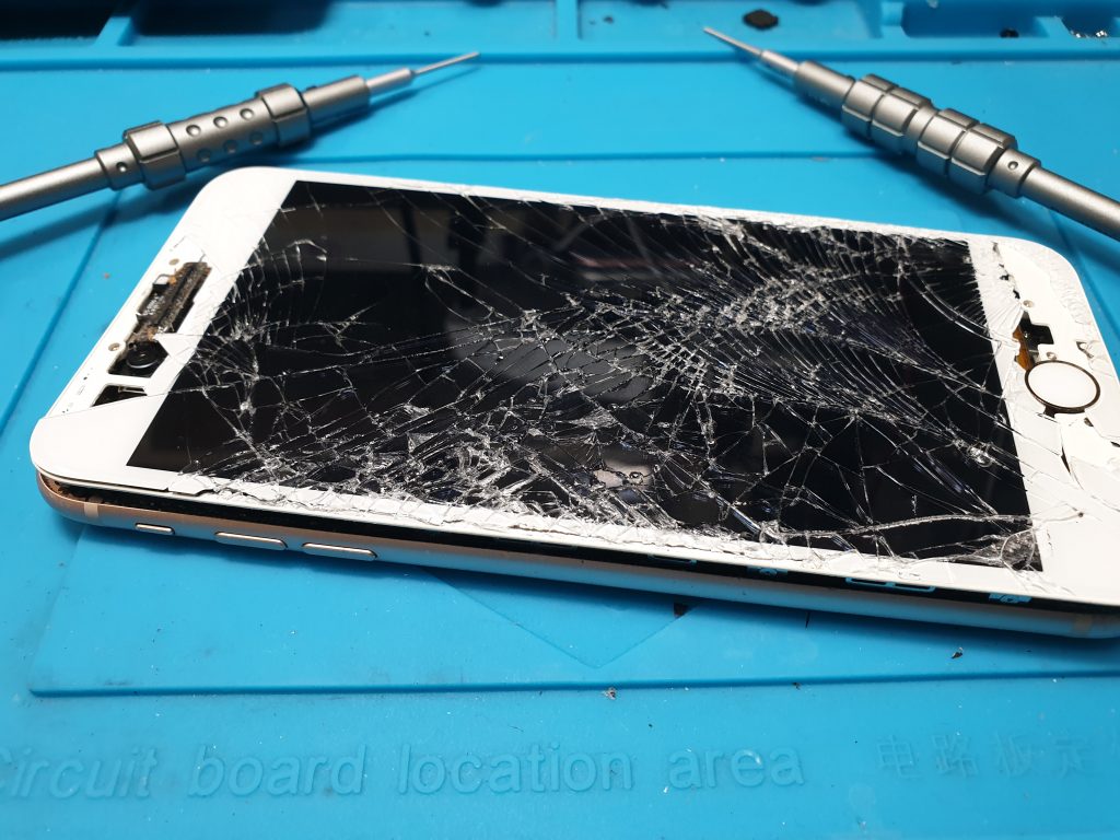 iPhone 8 Plus LCD Broken
